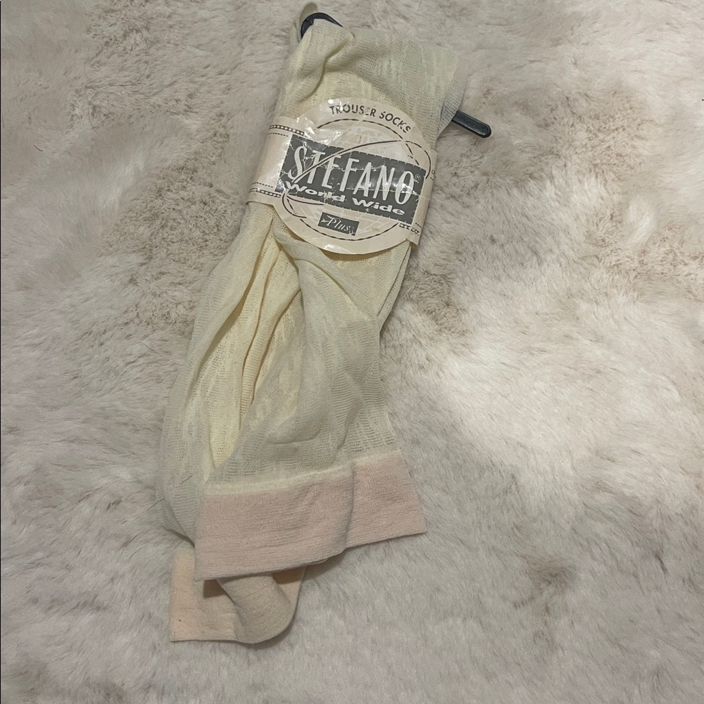 Assorted Women's Socks Collection - Picture 15 of 16